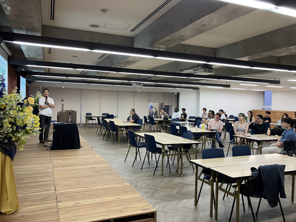 Mr. Hiro Iwashima presents to LUJ graduate students.