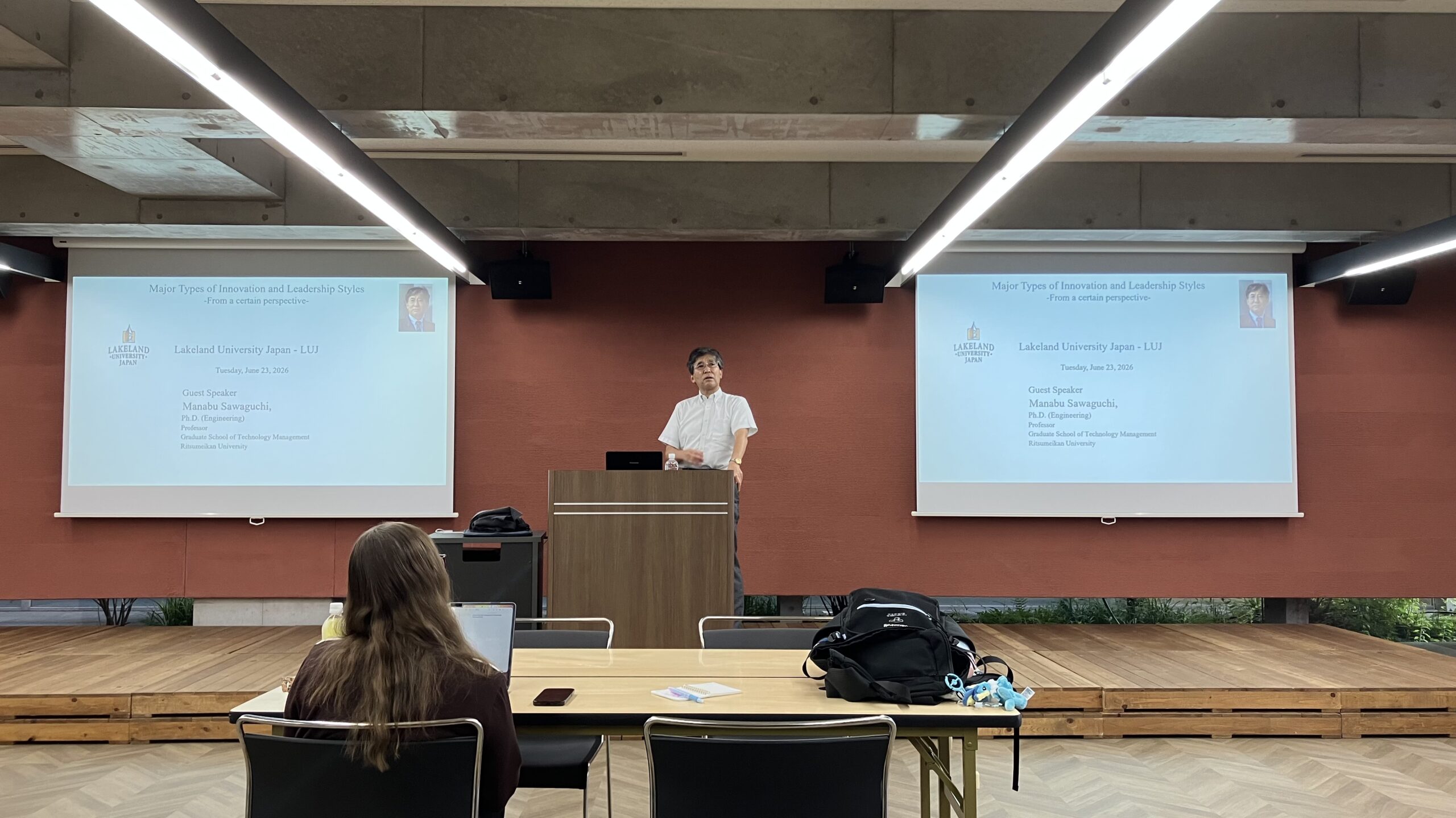 Mr. Manabu Sawaguchi presents to LUJ students.